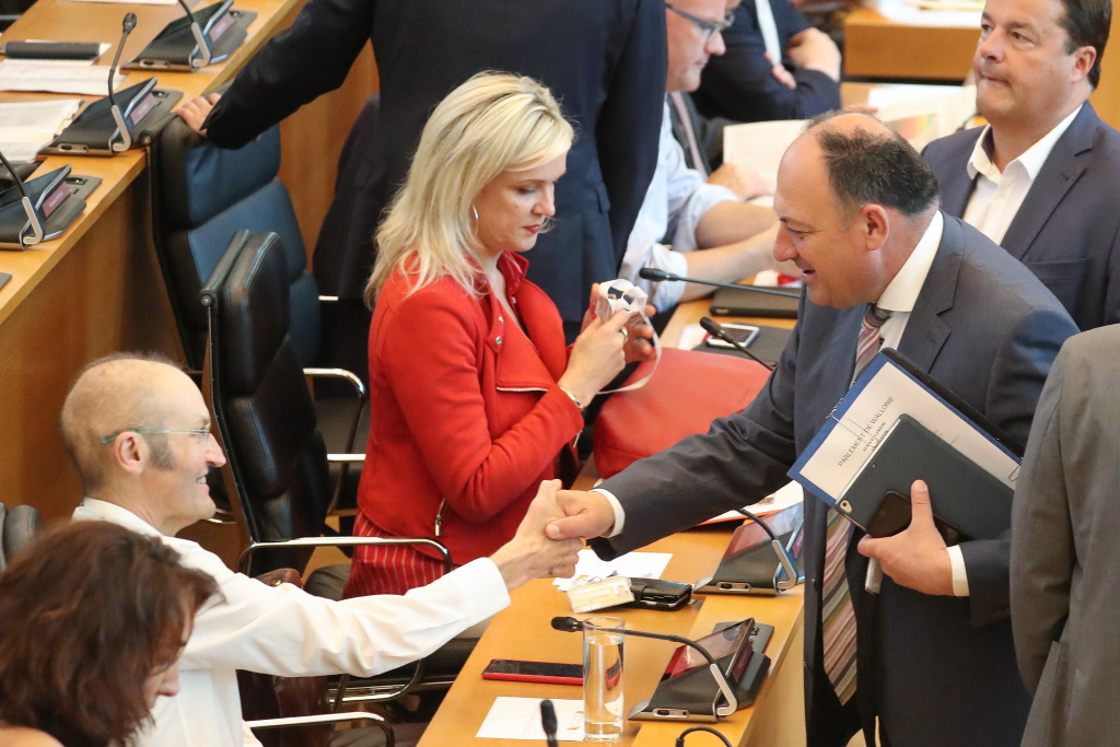 Philippe Blanchart und Willy Borsus im Juni im Parlament in Namur (Bild: Bruno Fahy/Belga)