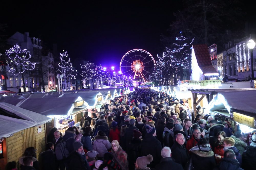 Auch der Weihnachtsmarkt in Brüssel zieht jedes Jahr Touristen an (Bild: Aris Oikonomou/AFP)