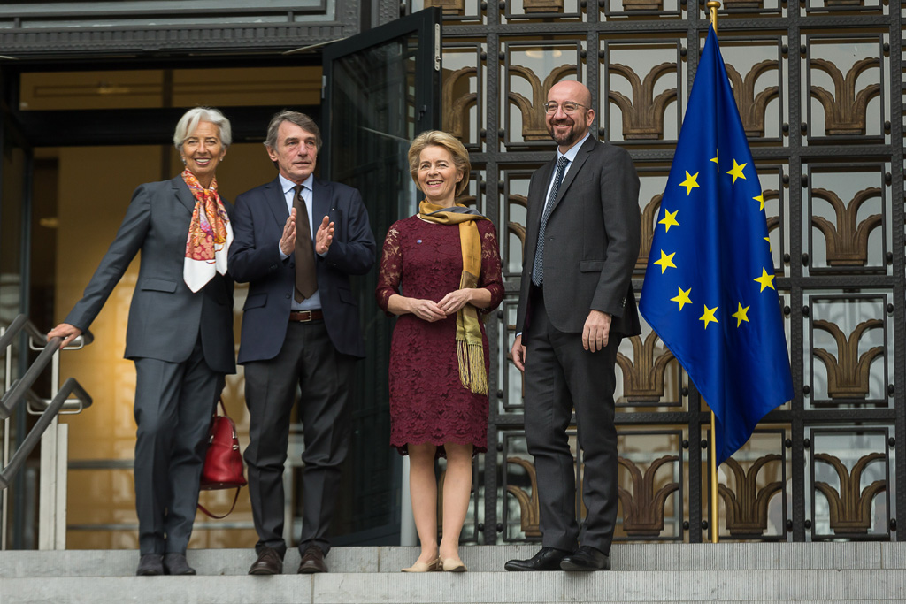 Christine Lagarde, David Sassoli, Ursula von der Leyen und Charles Michel in Brüssel (Bild: James Arthur Gekiere/Belga)