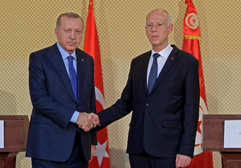 Recep Tayyip Erdogan trifft Kais Saied (Bild: Fethi Belaid/AFP)