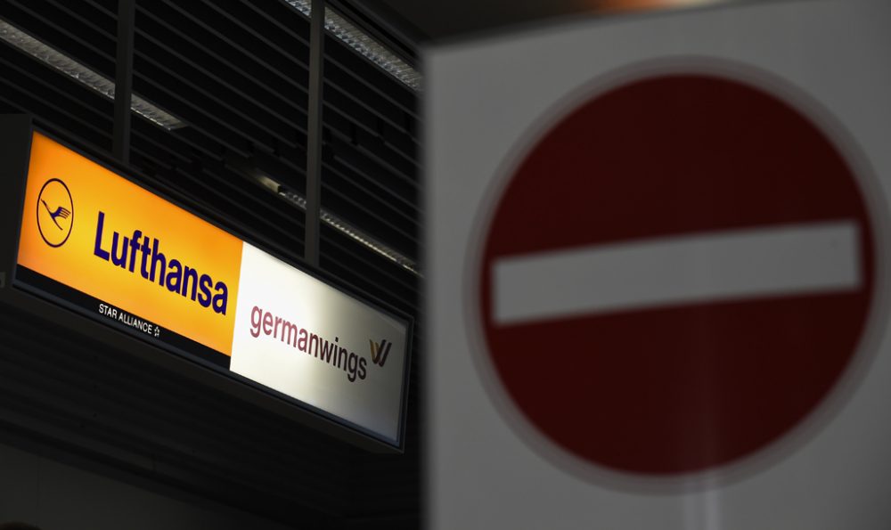 Schild von Lufthansa und Germanwings am Flughafen Düsseldorf