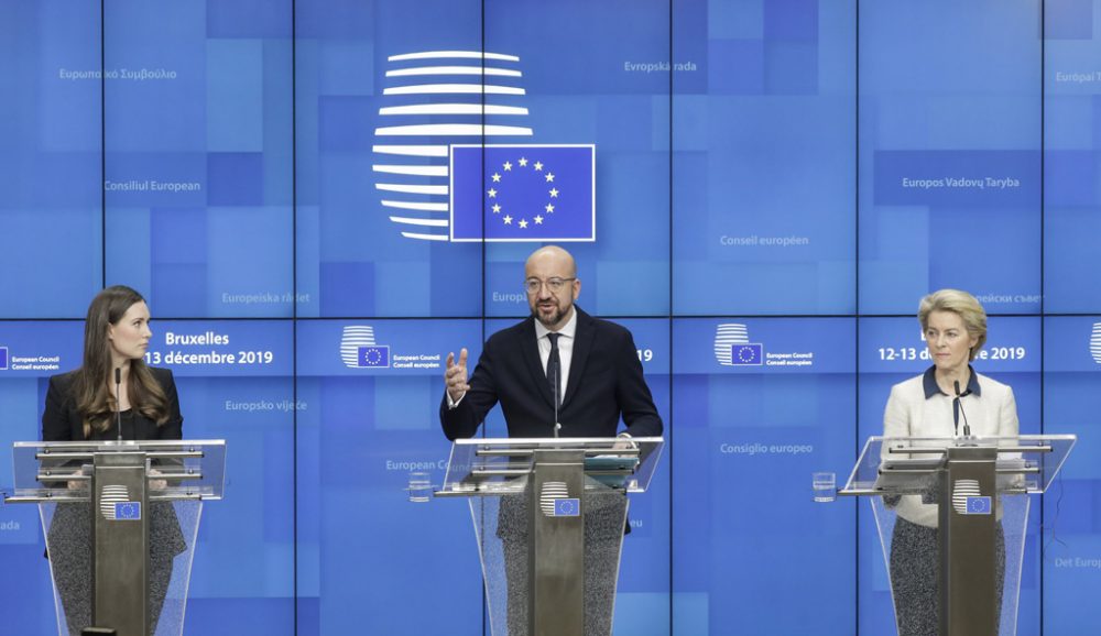 Sanna Marin, Charles Michel und Ursula von der Leyen bei der Abschluss-Pressekonferenz (Bild: Thierry Roge/Belga)