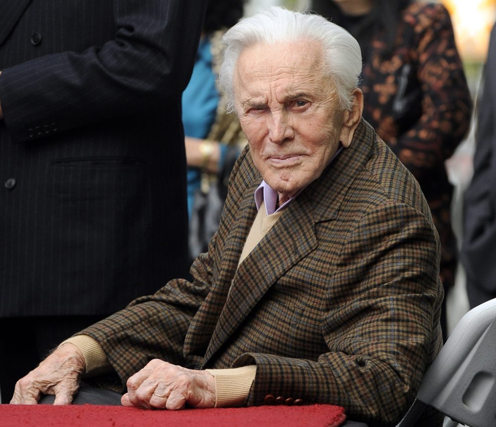 Kirk Douglas 2011 am Walk of Fame in Hollywood (Bild: Paul Buck/EPA)