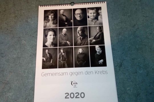 Kalender: "Gemeinsam gegen den Krebs" (Bild: Manuel Zimmermann/BRF)