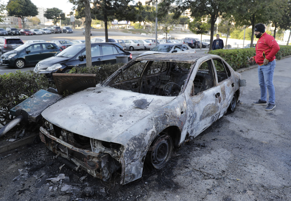 Ausgebranntes Auto in Beitrut (Bild: Anwar Amro/AFP)