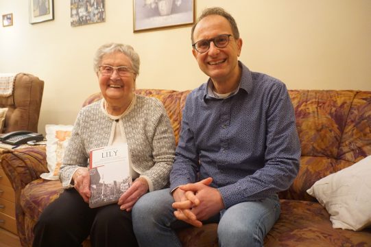 Lily Pierry und ihr Enkel Ronald Goffart (Bild: Stephan Pesch/BRF)
