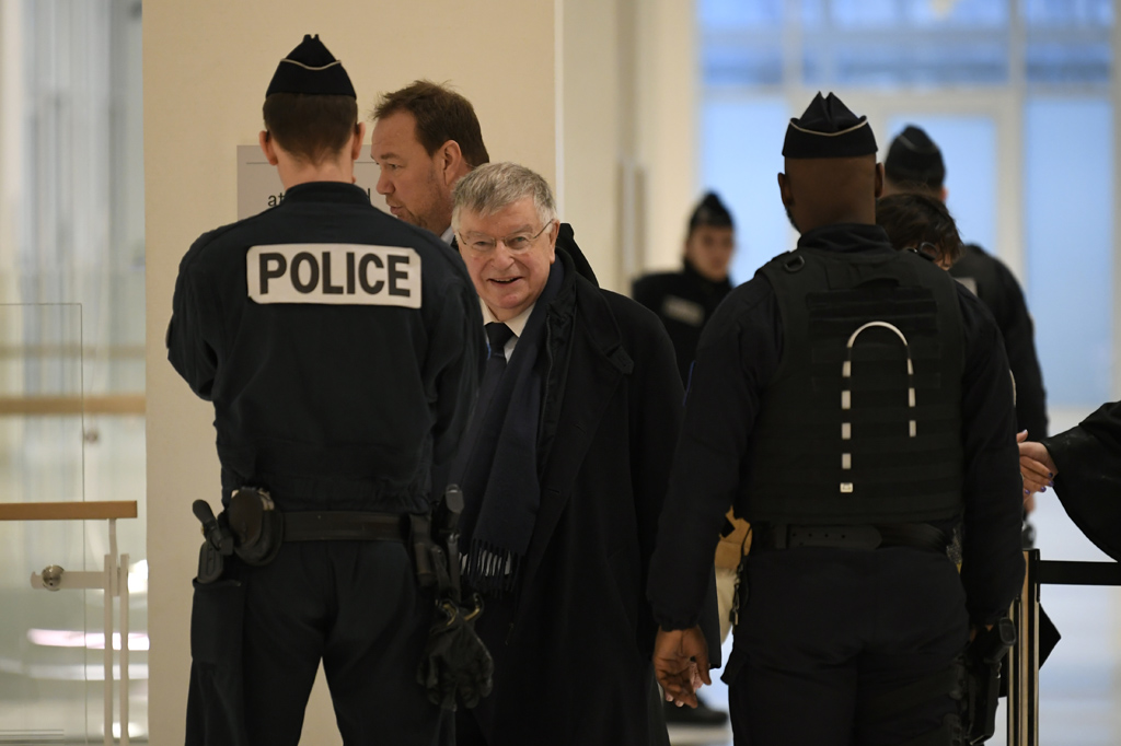 Der frühere Chef der France Télécom, Didier Lombard, im Pariser Gerichtsgebäude (Bild: Lionel Bonaventure/AFP)