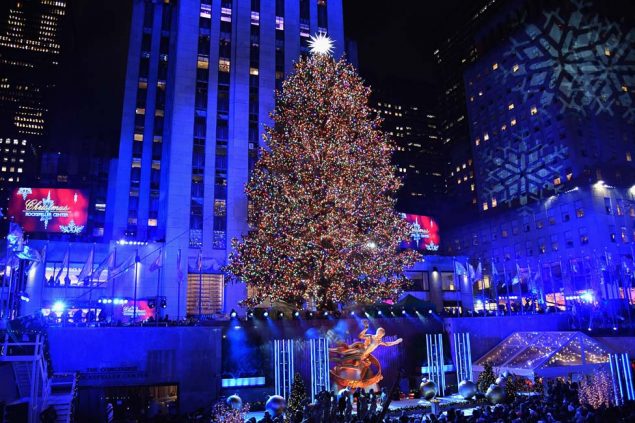 Der Baum brennt New York startet in die Weihnachtssaison