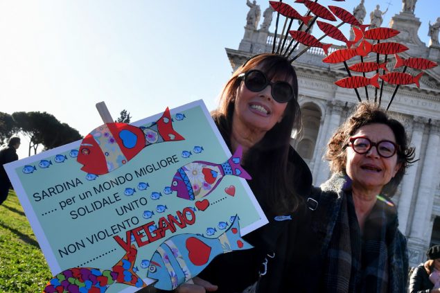 "Sardinen" protestieren in Rom gegen Rechtspopulisten (Bild: Andreas Solaro/AFP)