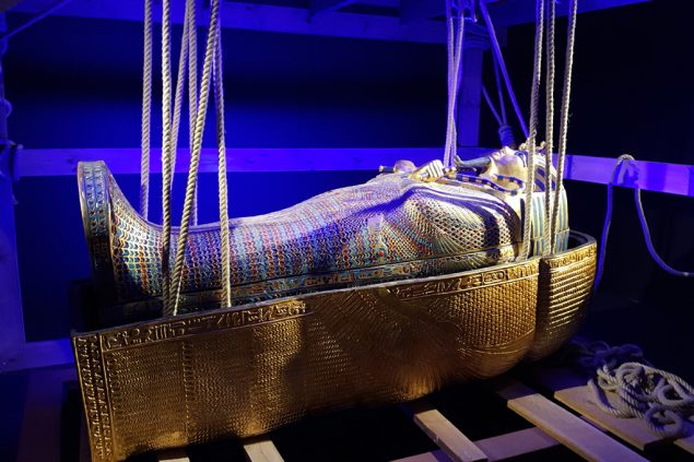 Ausstellung über den Pharao Tutenchamun im Lütticher Bahnhof Guillemins