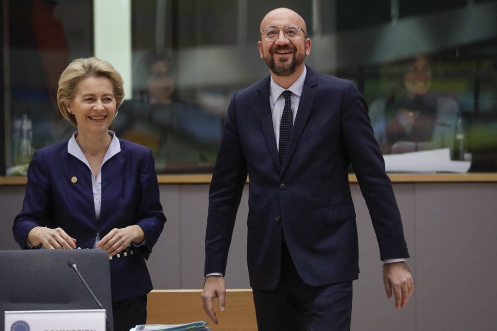 Feuertaufe für Charles Michel als EU-Ratspräsident - hier mit EU-Kommissionschefin Ursula von der Leyen (Bild: Thierry Roge/Belga)