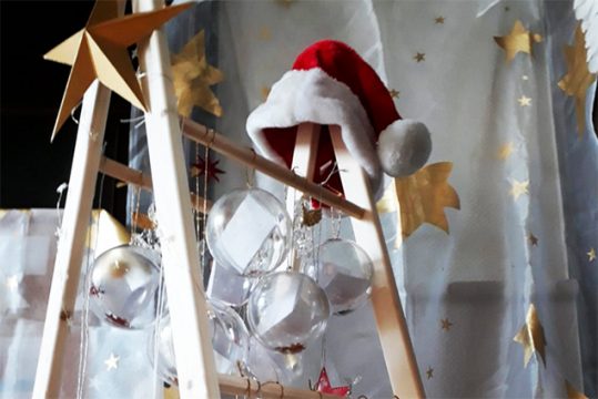 Der "Wunschbaum" wartet auf Besucher (Bild: Viertelhaus Cardijn)