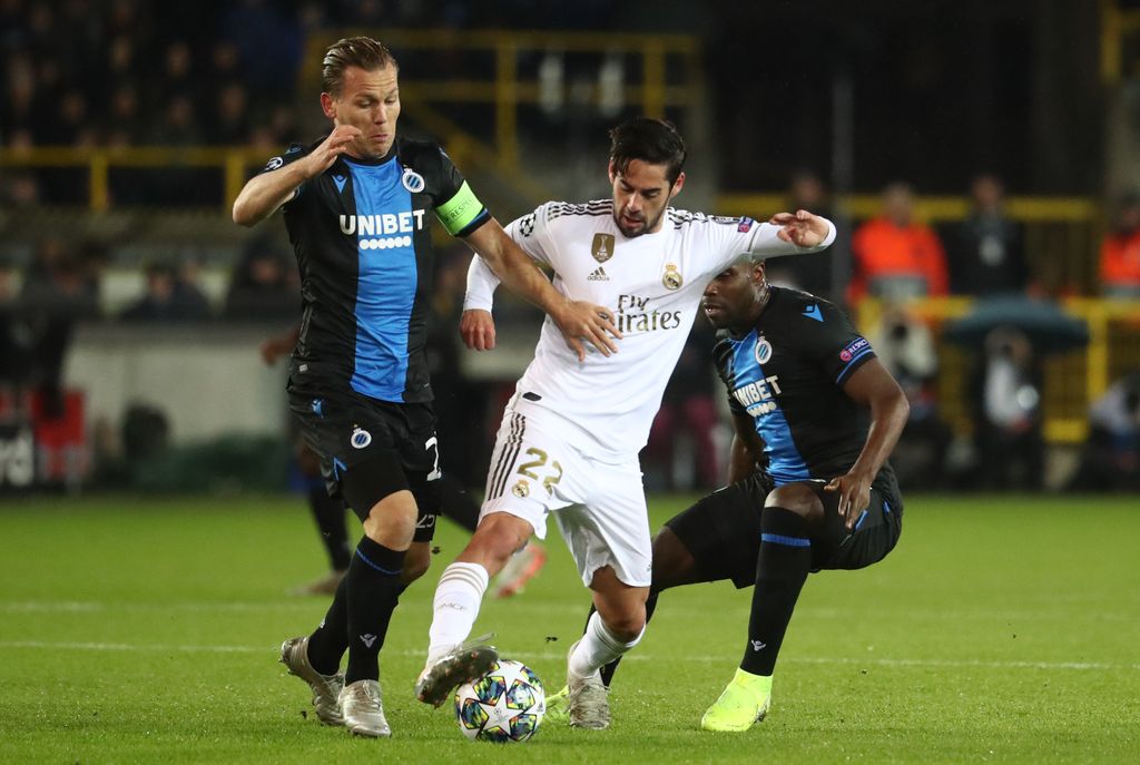 Club's Ruud Vormer and Real's Isco fight for the ball during a soccer game between Belgian team Club Brugge KV and Spanish Real Madrid CF, Wednesday 11 December 2019 in Brugge, the sixth and last match in the group stage of the UEFA Champions League, in Group A. BELGA PHOTO BRUNO FAHY