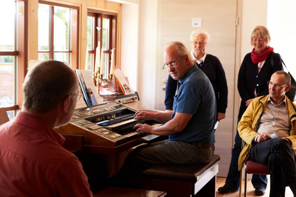 Axel Schulz an einer Hammond-Orgel in seinem Hammond-Orgel-Museum im deutschen Greifswald (Bild: privat)