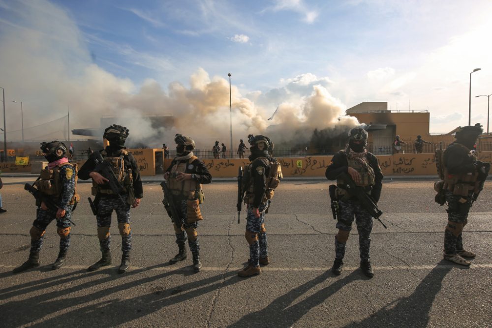 Irakische Sicherheitskräfte vor der US-Botschaft in Bagdad (Bild: Ahmad Al-Rubaye/AFP)