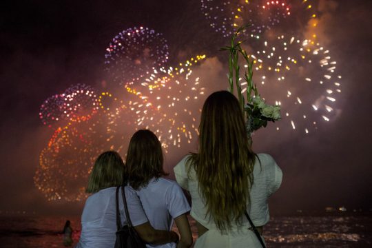 Silvester an der Copacabana (Bild: Daniel Ramalho/AFP)