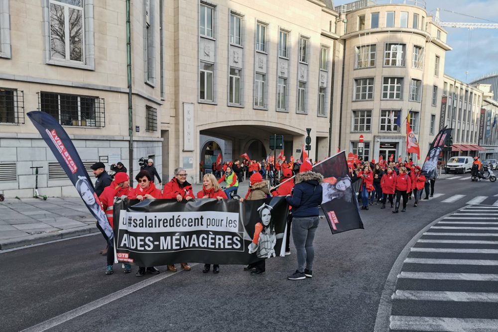 Demo der Beschäftigten im Dienstleistungsscheck-Sektor