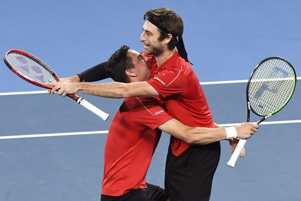 Joran Vliegen (l.) und Sander Gillé gewinnen ihr Doppel (Bild: William West/Belga)