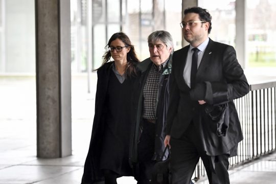 Verwandte von Tine Nys treffen am Justizpalast von Gent ein (Archivbild: Dirk Waem/Belga)