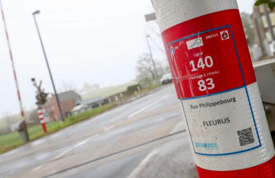 Nach Kollision von Zug und Auto: Der Unfallort in Fleurus (Bild: Virginie Lefour/Belga)