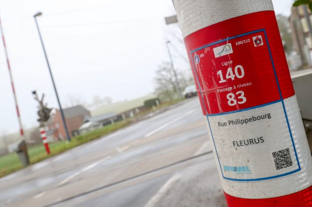 Nach Kollision von Zug und Auto: Der Unfallort in Fleurus (Bild: Virginie Lefour/Belga)