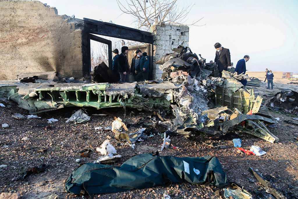 Flugzeugabsturz im Iran (Bild: Rouhollah Vahdati/Isna/AFP)