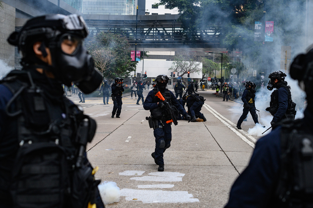 Polizei löst Demonstration in Hongkong auf (Bild: Philip Fong/AFP)