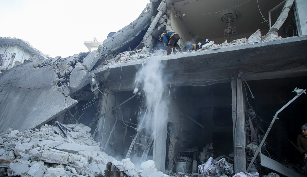 Zerstörtes Gebäude in Ariha (Bild: Aaref Watad/AFP)