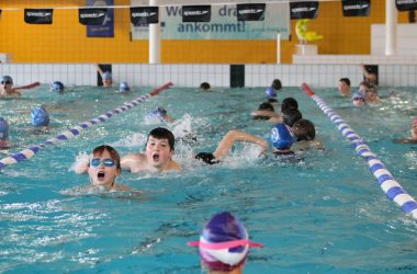 Schulen Lichtenbusch und Herbesthal beim Schwimm-Marathon 2020 in Kelmis