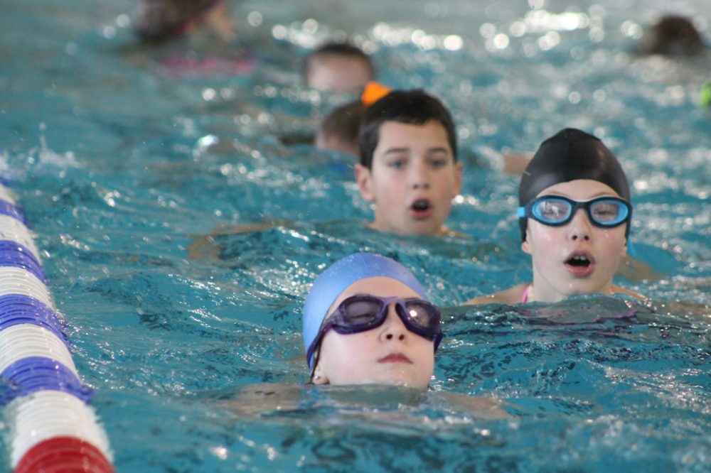 Schulen Lichtenbusch und Herbesthal beim Schwimm-Marathon 2020 in Kelmis