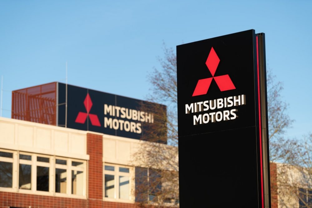 Hausdurchsuchungen bei Mitsubishi (Bild: Silas Stein/AFP)