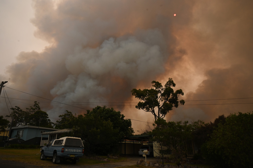 Buschbrände in Australien: Rauch über der Stadt Jerrawangala in New South Wales (Bild: Peter Parks/AFP)
