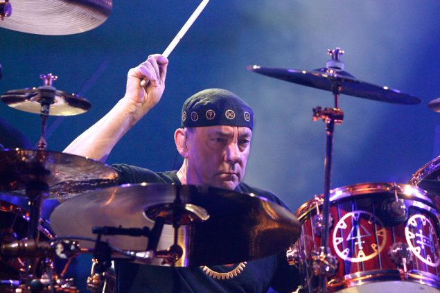 Rush-Schlagzeuger Neil Peart am 21.10.2012 (Bild: Mike Lawrie/GETTY IMAGES NORTH AMERICA/AFP)