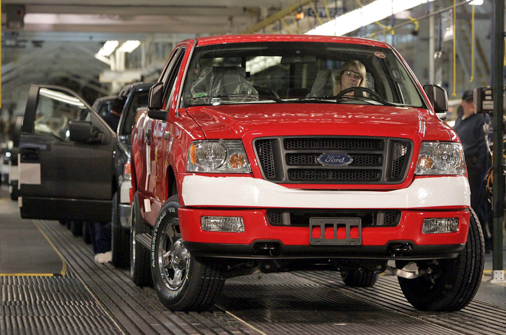 Ein Ford Motor Co. F-150 Pick-up-Truck aus dem Jahr 2005 (Bild: Jeff Kowalsky/EPA)