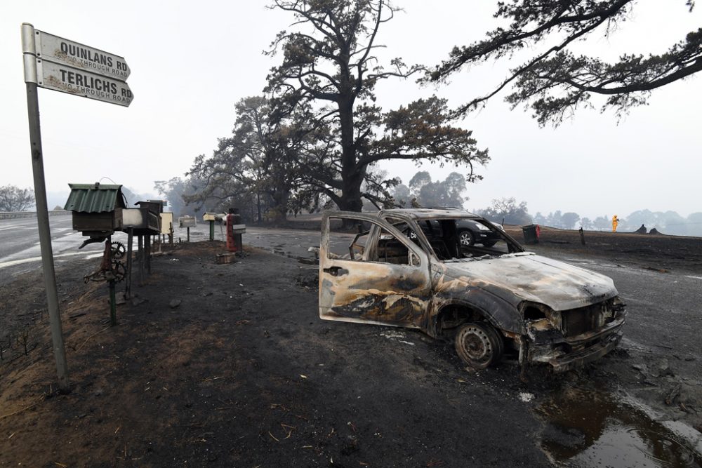 Verbrannter Wagen nach Buschfeuer in Quaama im australischen New South Wales (Bild: Saeed Khan/AFP)