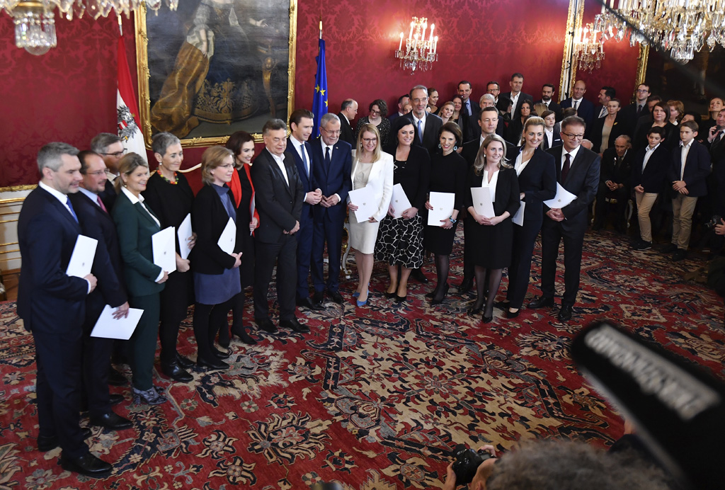 Neue Regierung in Österreich im Amt (Bild: Joe Klamar/AFP)