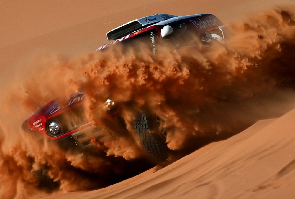 Carlos Sainz und Beifahrer Lucas Cruz im Mini bei der siebten Etappe der Rallye Dakar (Bild: Franck Fife/AFP)