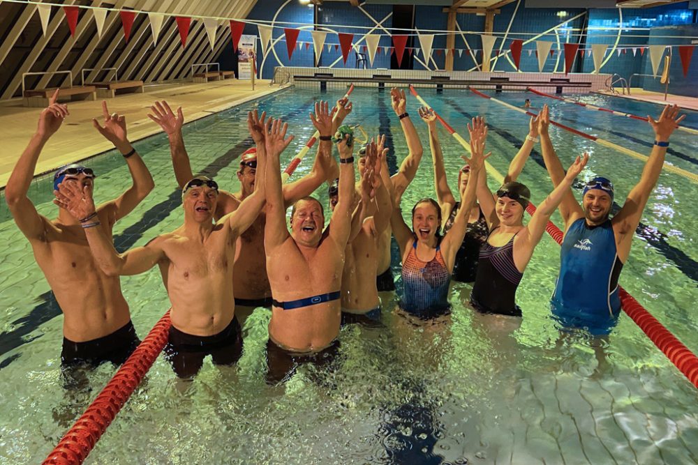 Das Triathlon-Team von Daniel Fickers beim Schwimm-Marathon 2020 in Bütgenbach (Bild: Julia Slot/BRF)