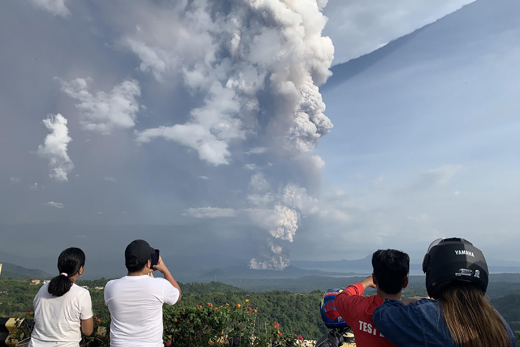 Vulkan Taal auf den Philippinen wieder aktiv (Bild: Bullit Marquez/AFP)