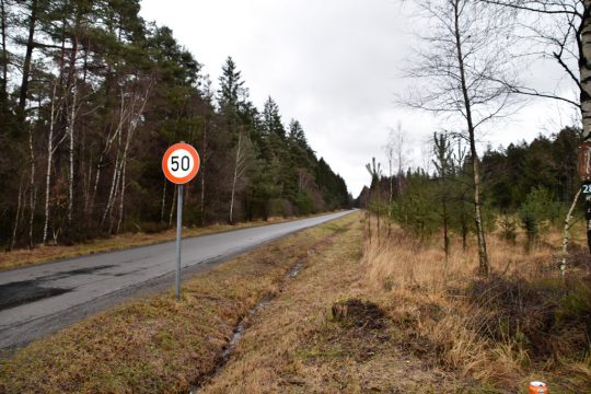 Hier an der Vennstraße zwischen Petergensfeld und Vennkreuz soll das Windparkprojekt der Gemeinde Raeren angesiedelt werden (Bild: Chantal Scheuren/BRF)