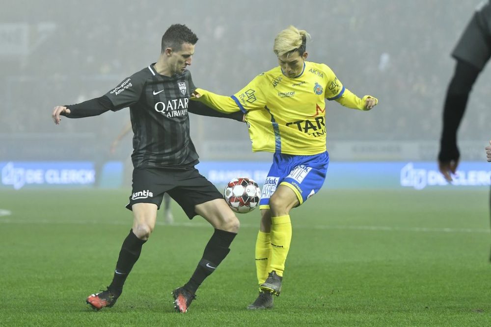 Eupen's Jens Cools and Eupen's Lazare Armani fight for the ball during a soccer match between Waasland-Beveren and KAS Eupen, Saturday 25 January 2020 in Beveren, on day 23 of the 'Jupiler Pro League' Belgian soccer championship season 2019-2020. BELGA PHOTO JOHAN EYCKENS