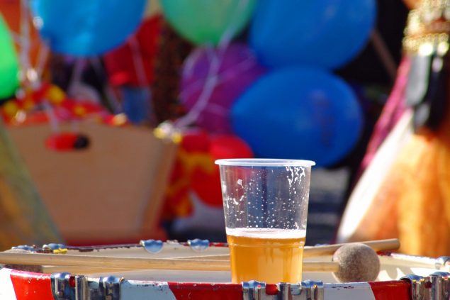 Bierbecher auf einer Party (Bild: PantherMedia/steveheap)