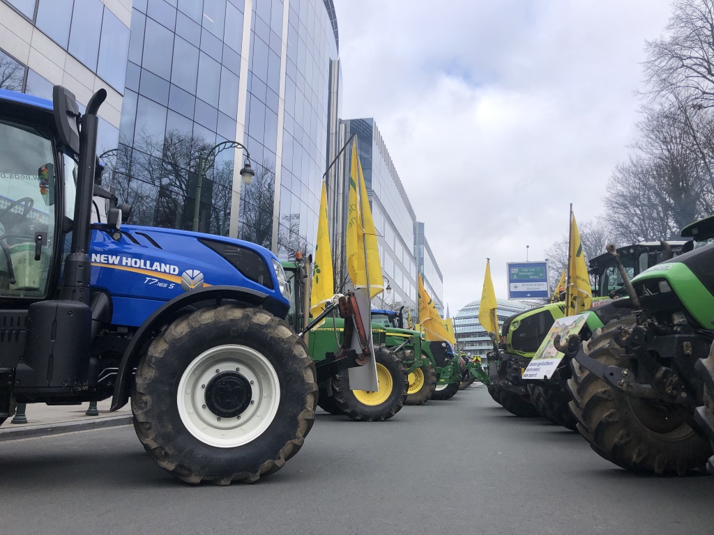 EU-Gipfel: Landwirte demonstrieren im Brüsseler Europaviertel
