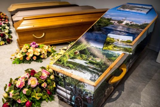 Personalisierte Särge liegen im Trend (Bild: FunéKerf Verviers)