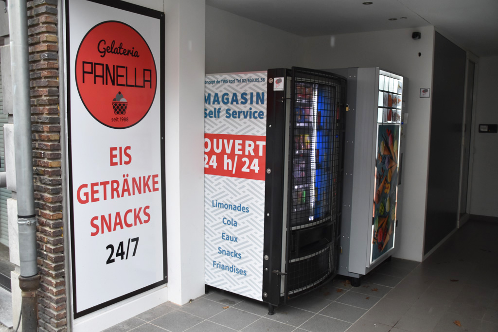 Eisautomat von Panella: Hier gibt es Eis zu jeder Jahreszeit! (Bild: Chantal Scheuren/BRF)