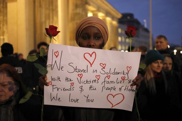 Trauer in Hanau (Bild: David Ganon/AFP)