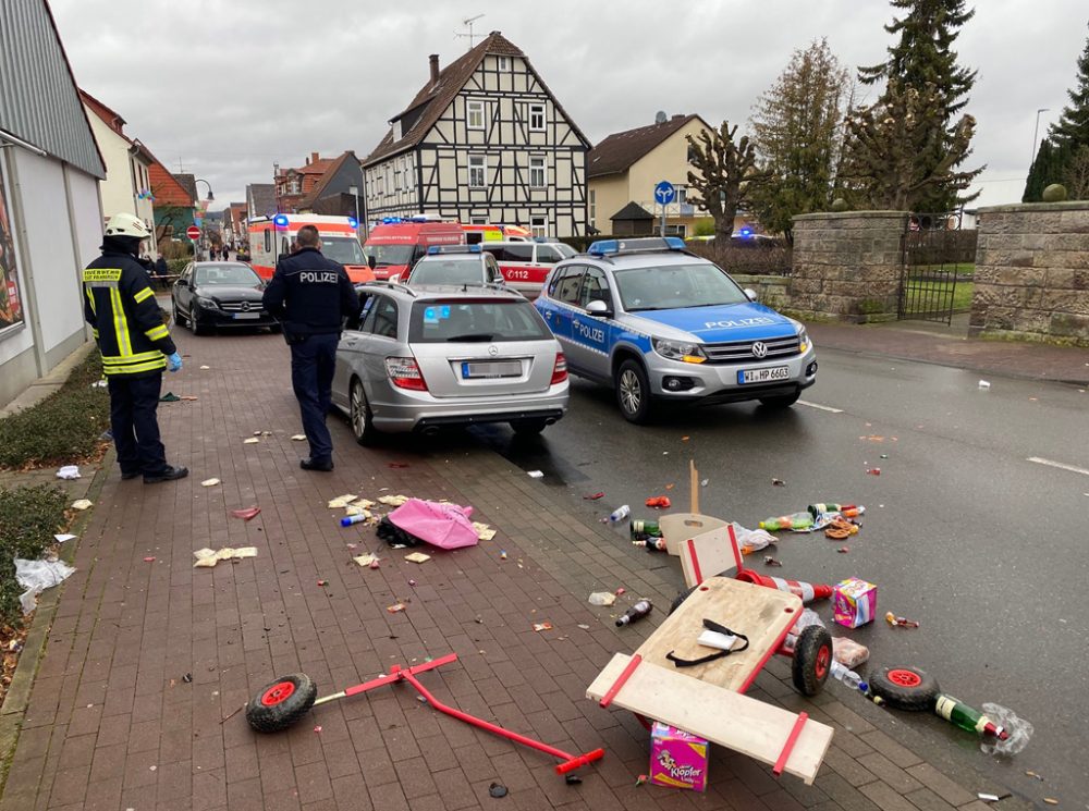 Der Autofahrer war beim Rosenmontagszug in Volkmarsen in die Menge gerast (Archivbild: Elmar Schulten/AFP)