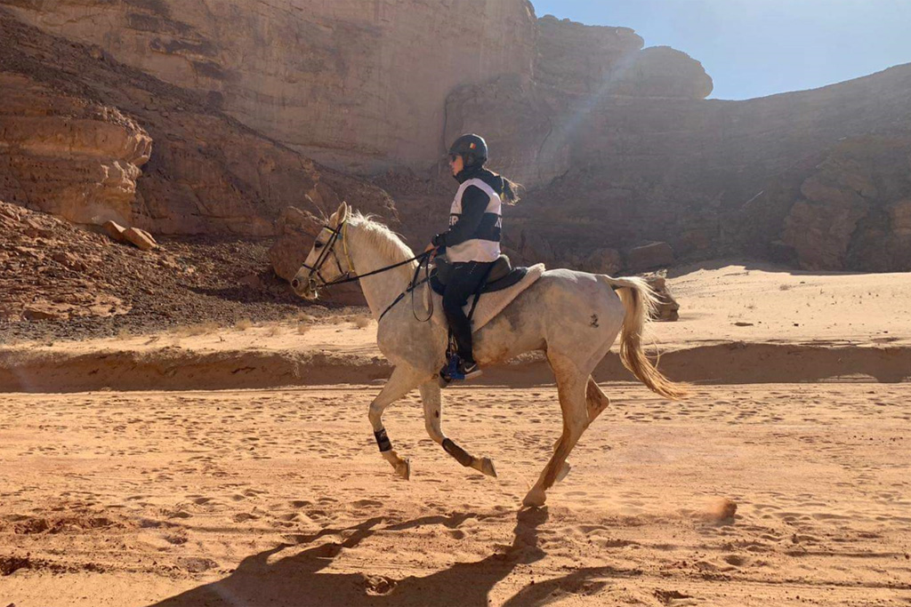 Luisa Lejeune beim Distanzritt in Saudi-Arabien (Bild: privat)