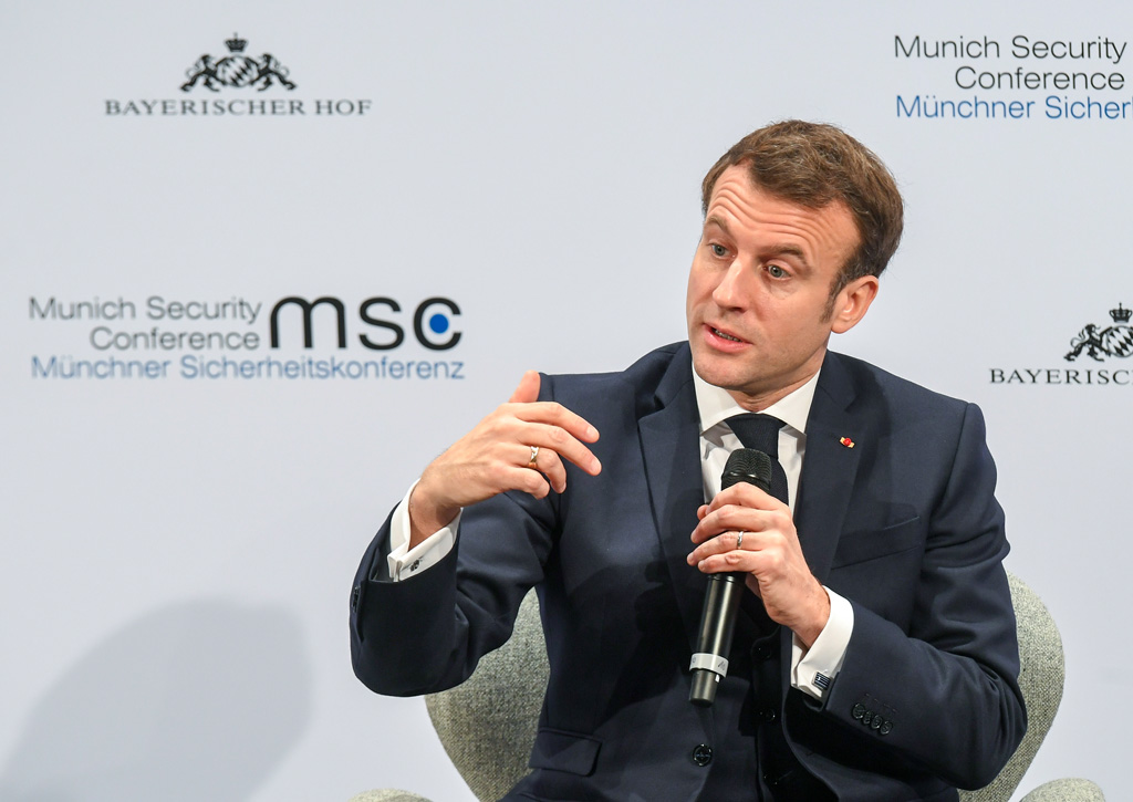 Emmanuel Macron bei der Münchner Sicherheitskonferenz (Bild: Christof Stache/AFP)