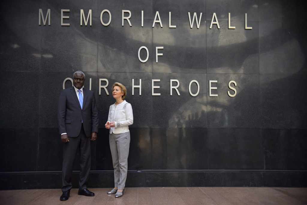 Moussa Faki Mahamat und Ursula von der Leyen in Addis Ababa (Bild: Michael Tewelde/AFP)
